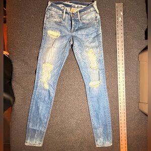 Distressed women’s true religion Blue Jeans y2k size 24